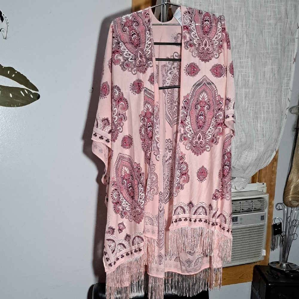 Time and Tru Pink Paisley Kimono